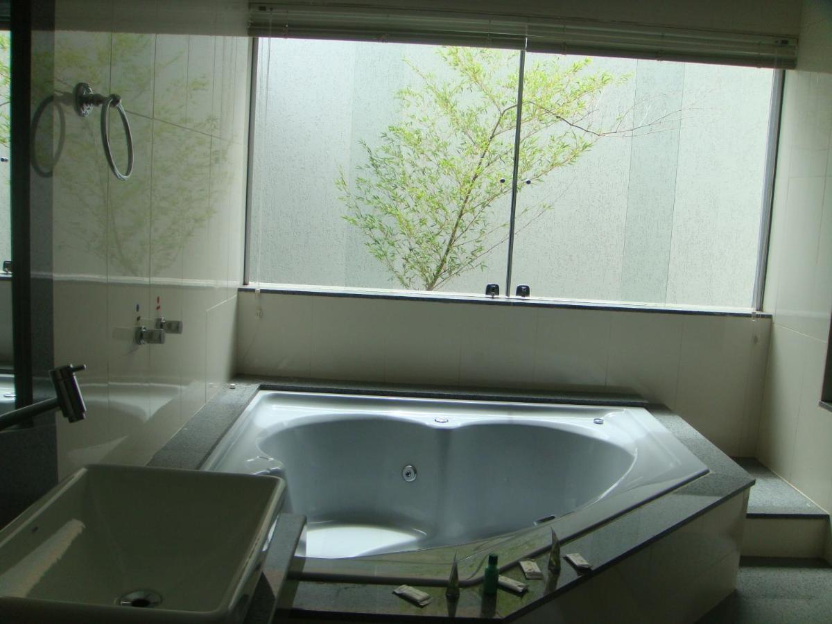 Suite Spa Bath,1667448904:JPEG