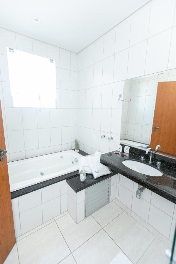 Deluxe Double Room Bath,1074033949:JPEG