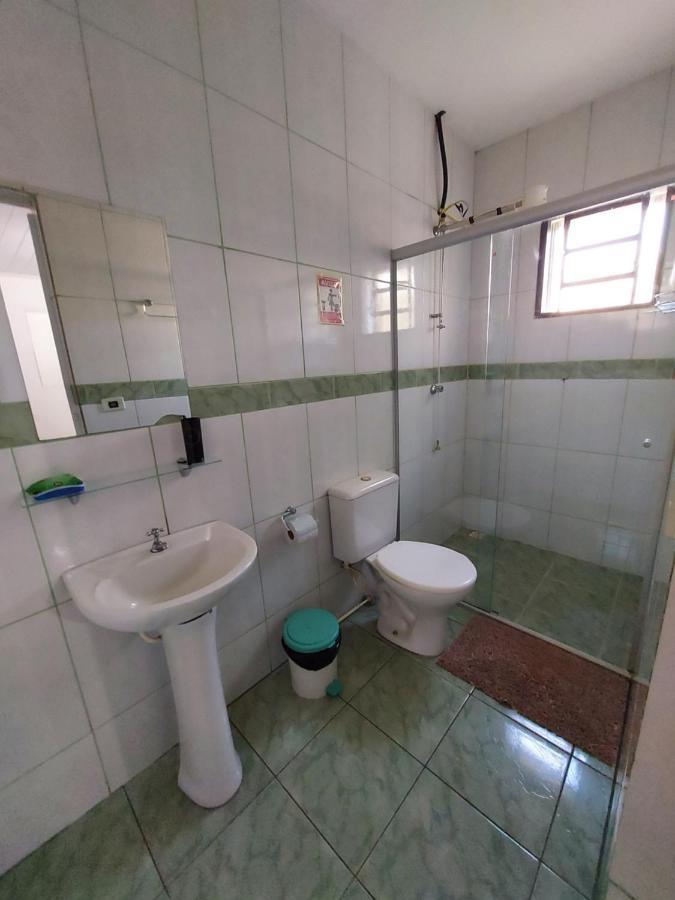 Quarto Econômico com 2 Camas de Solteiro