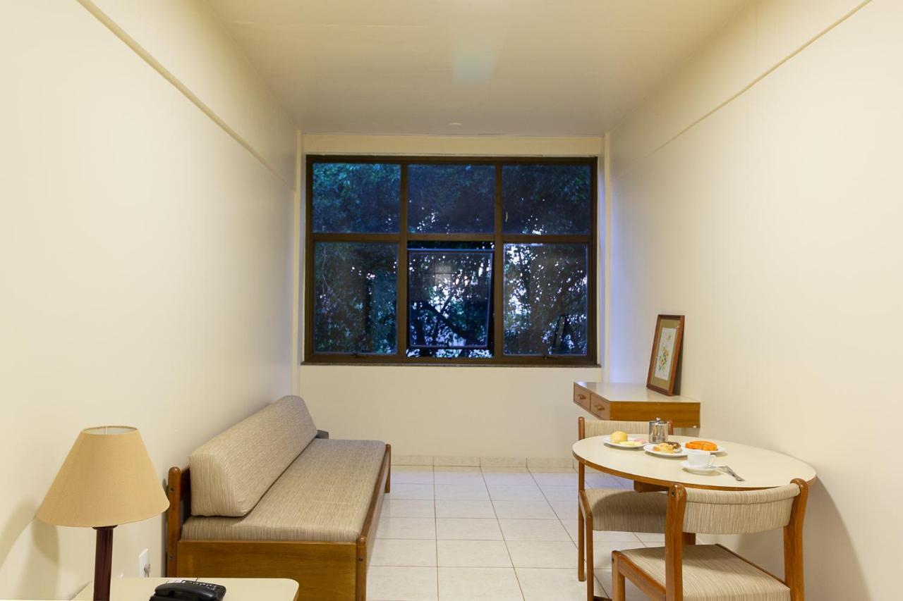 Quarto Econômico com 2 Camas de Solteiro