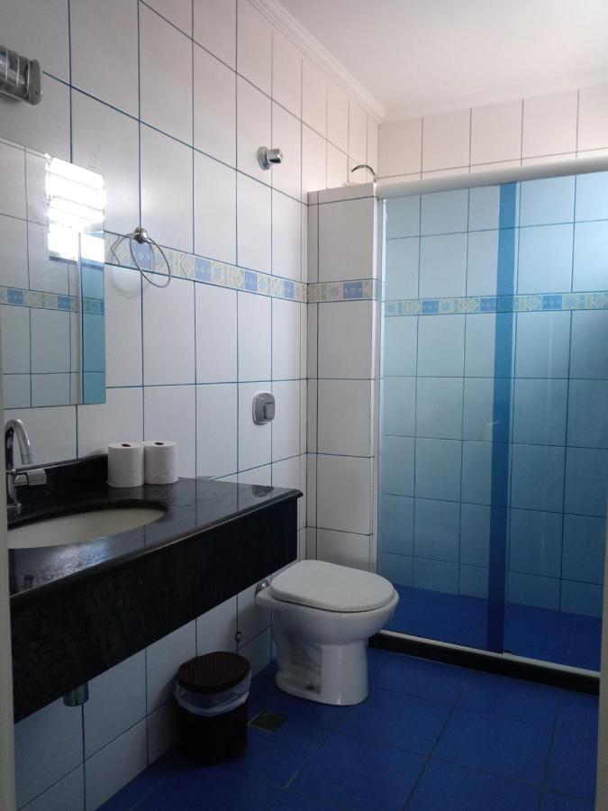 Quarto Triplo com Banheiro