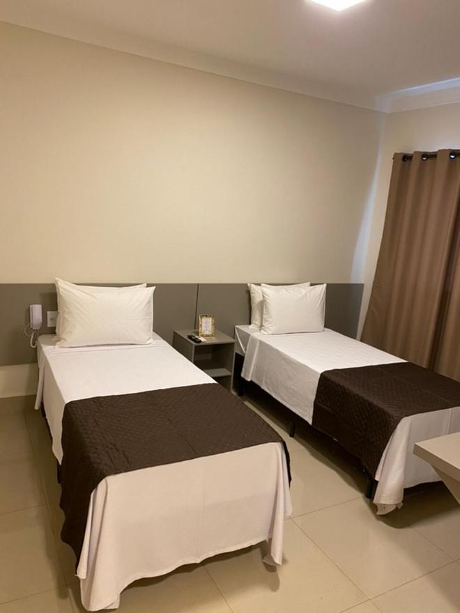 Quarto com 2 Camas de Solteiro
