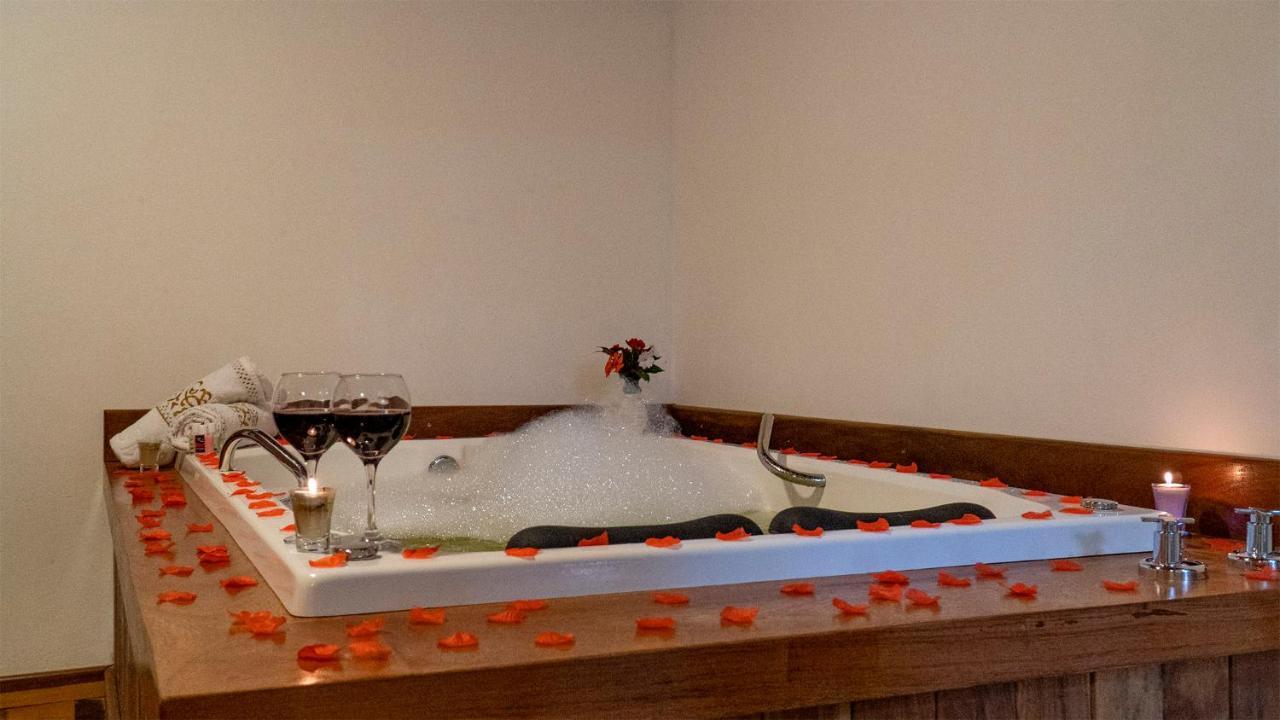 Suíte Deluxe com Banheira de Hidromassagem