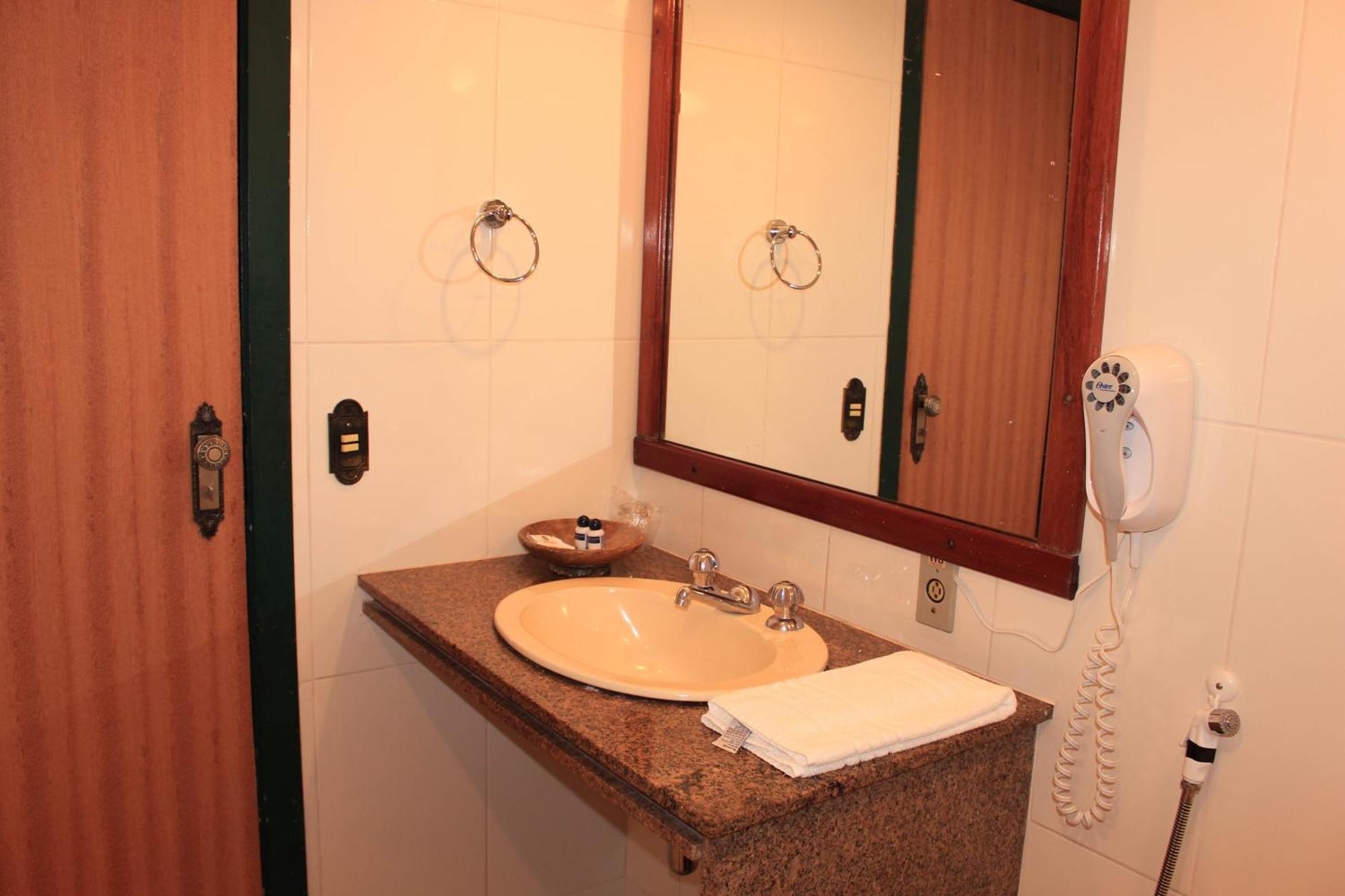 Quadruple Family Suite,324101722:JPEG