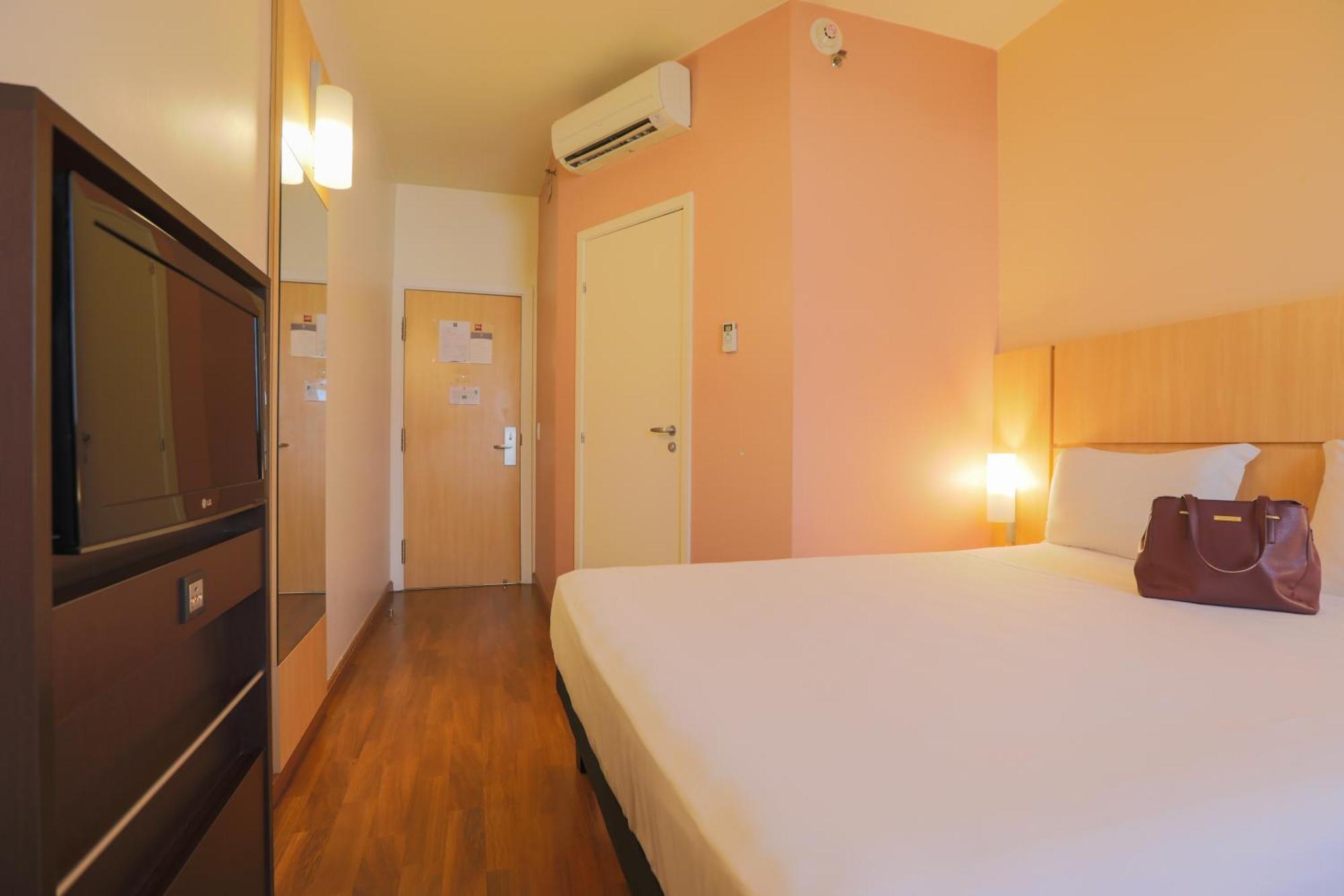 Standard Double Room,891370306:JPEG