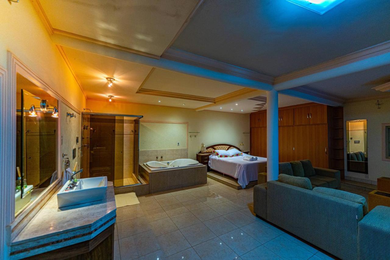Suíte Deluxe com Banheira de Hidromassagem