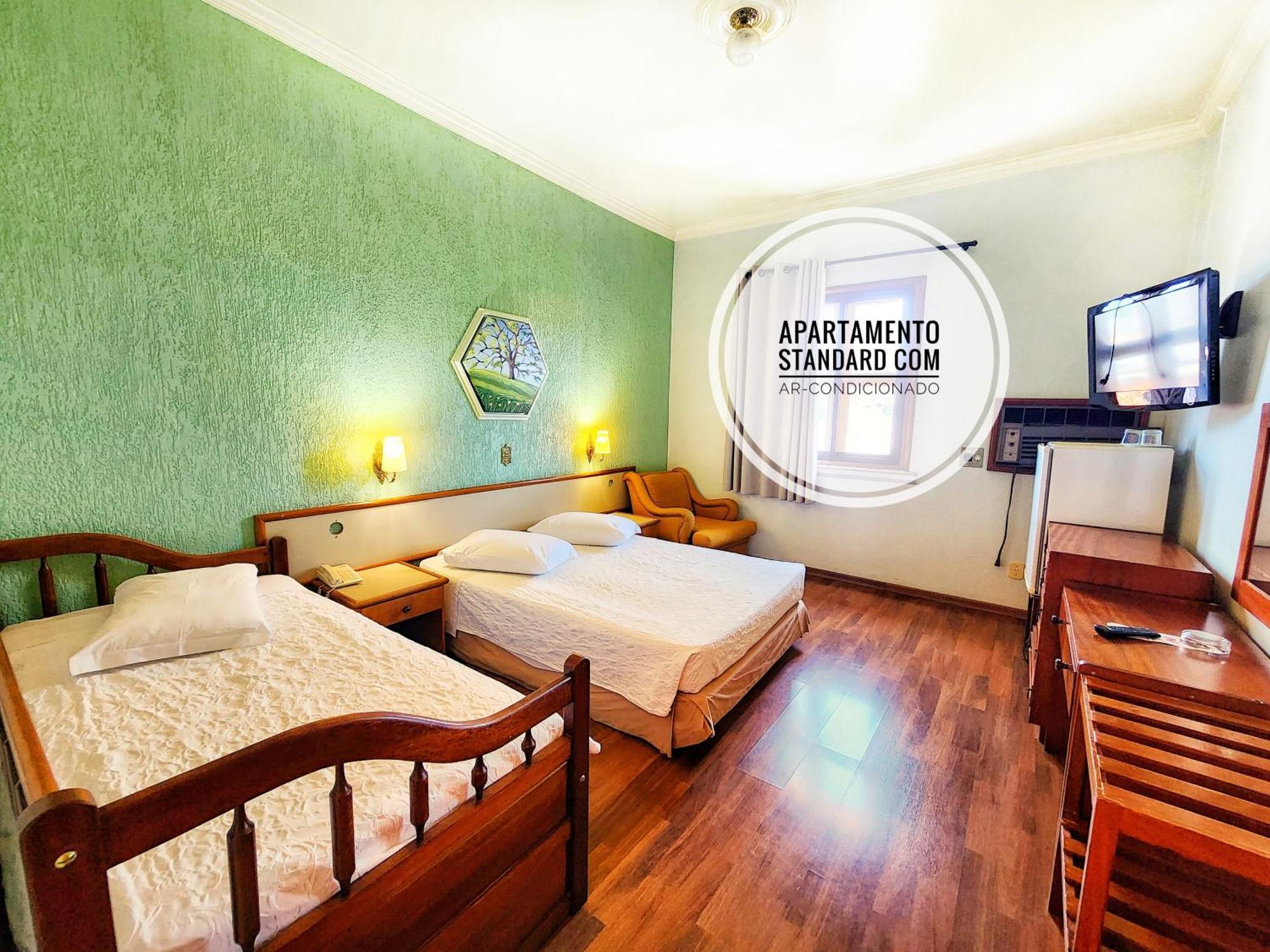 Quarto com Cama de Casal ou 2 de Solteiro