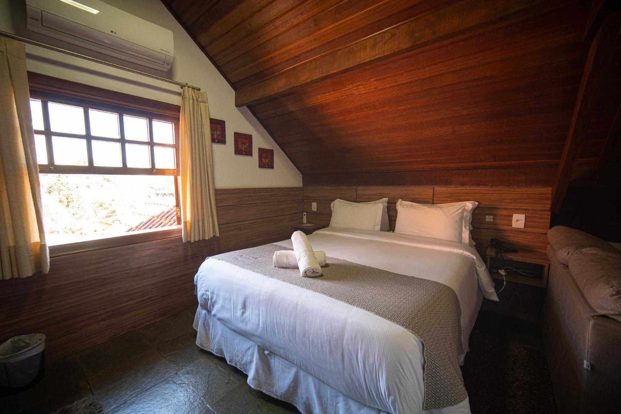European Attic Room,1548990274:JPEG