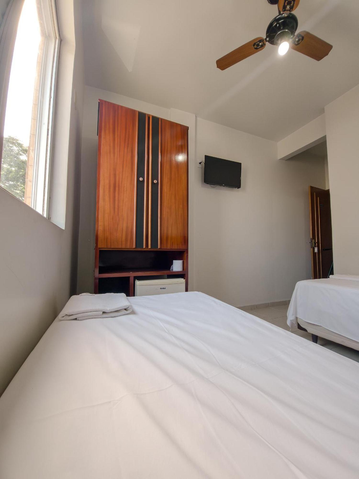 Quarto com 2 Camas de Solteiro