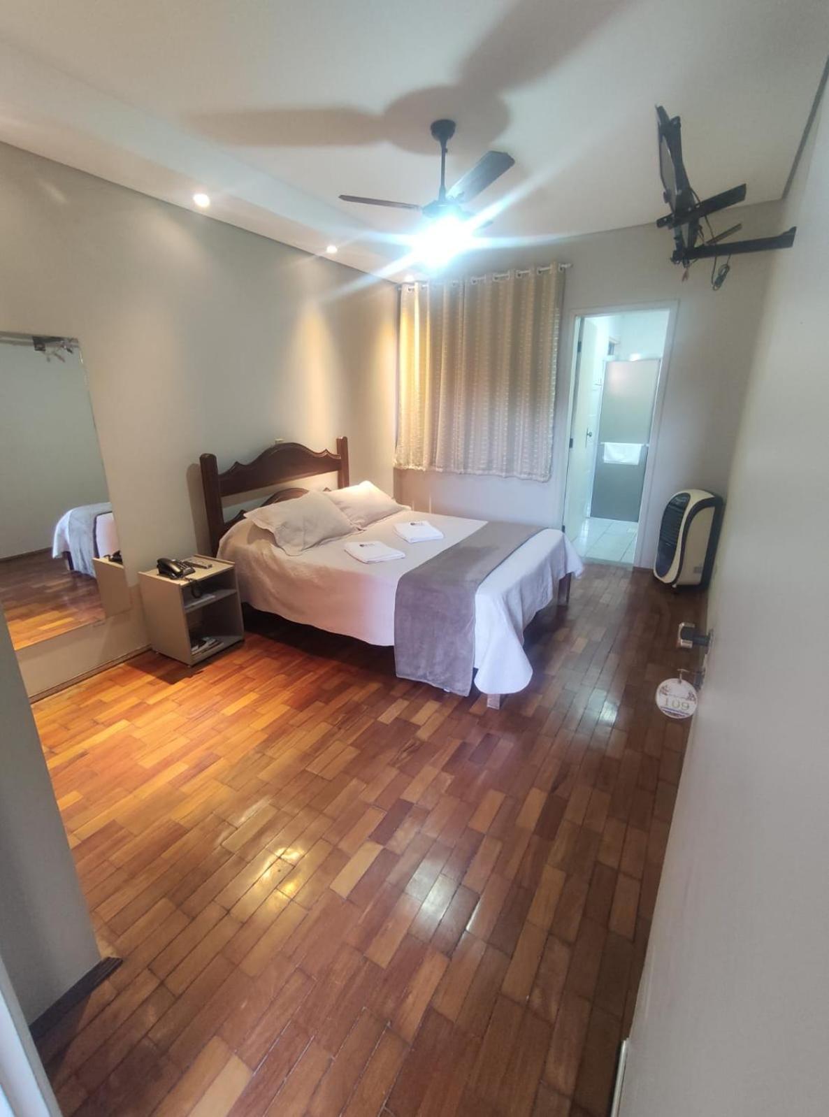 Quarto Deluxe com Cama de Casal ou 2 de Solteiro e Acesso à Piscina