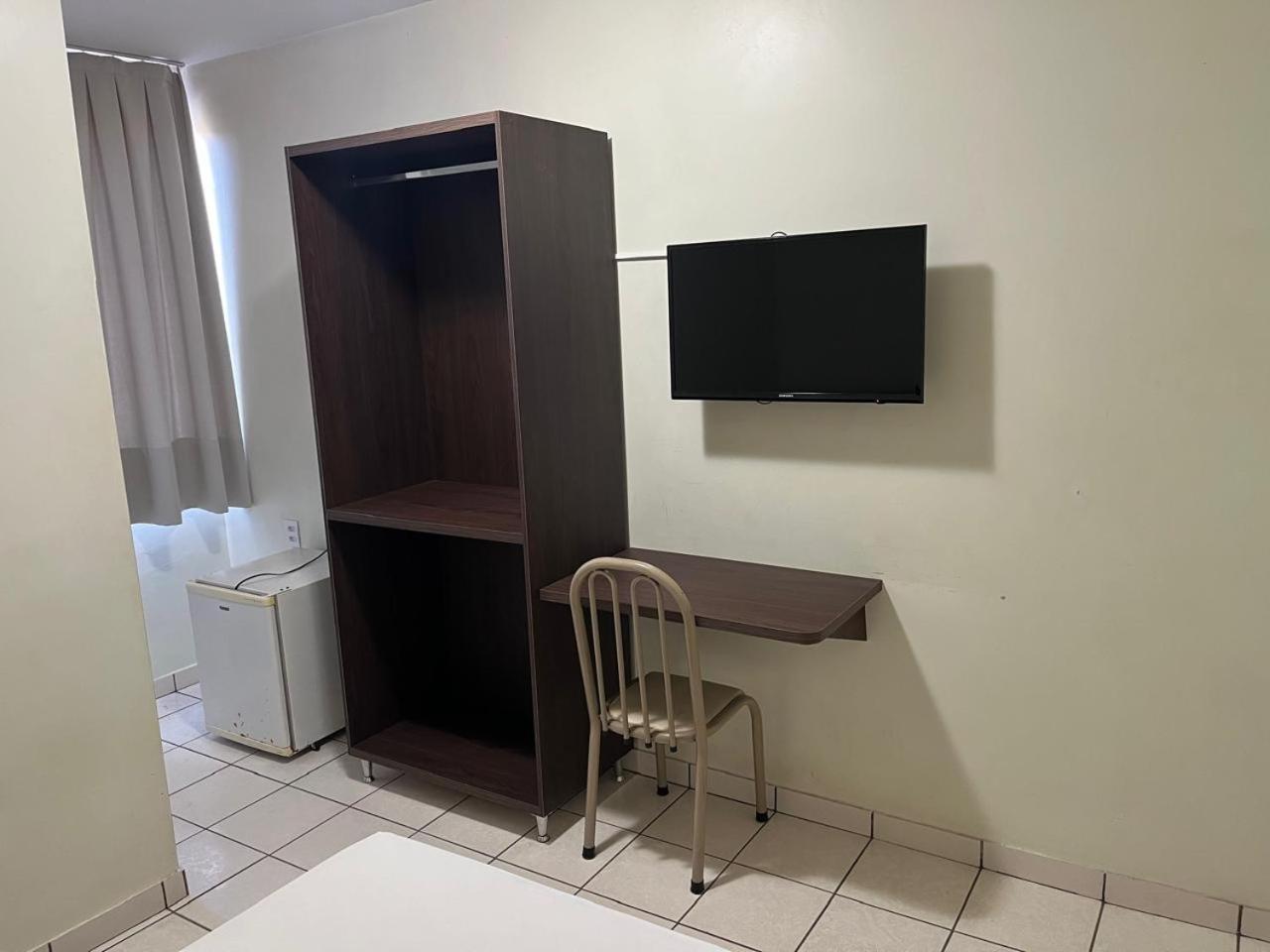 Quarto Econômico com Cama de Casal ou 2 de Solteiro