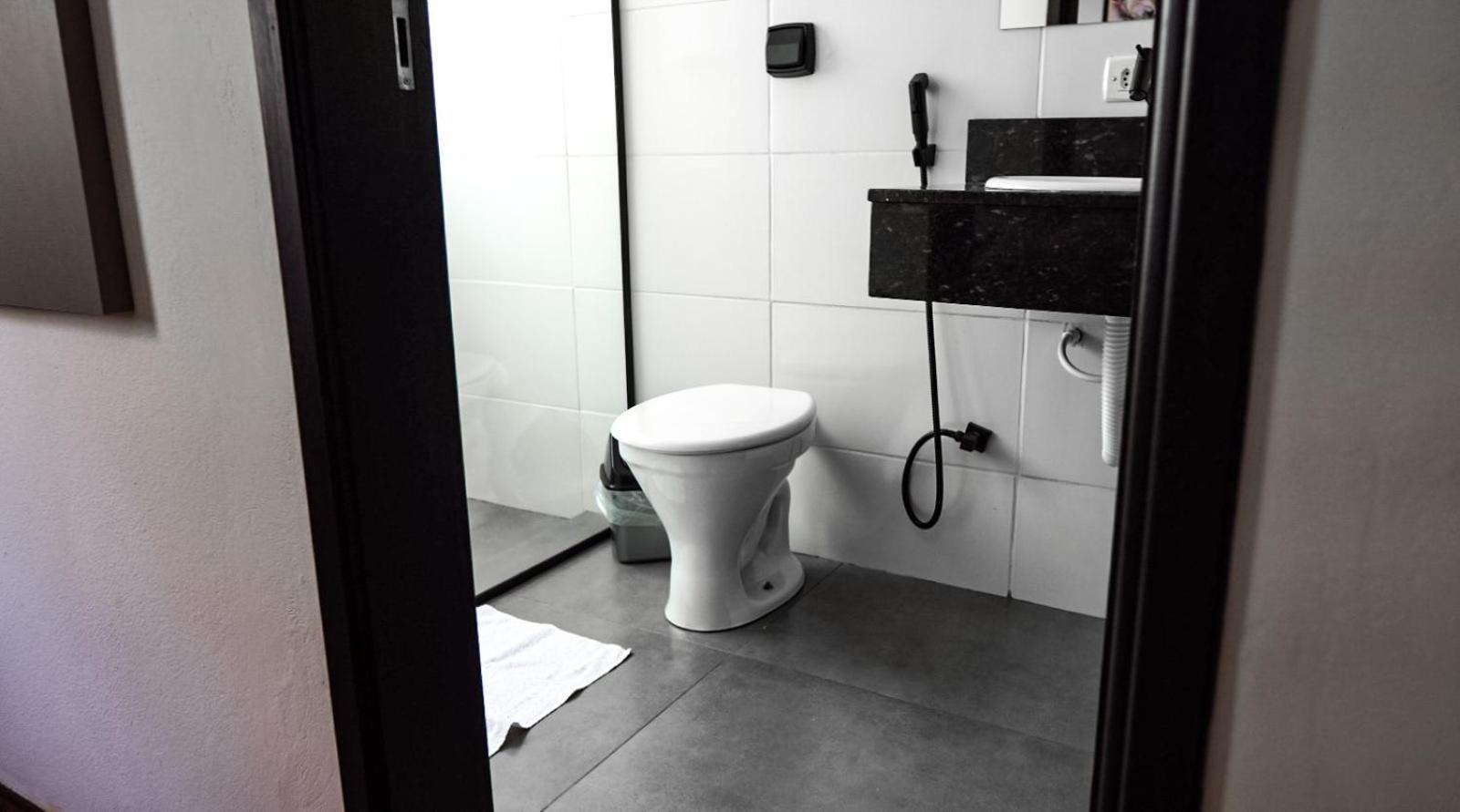 Quarto Econômico com 2 Camas de Solteiro