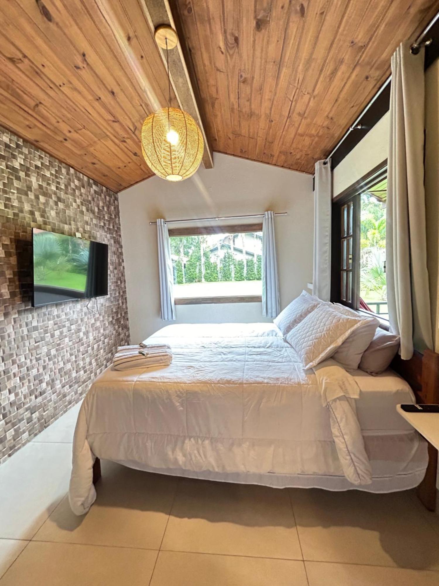 Quarto Duplo com Banheira de Hidromassagem
