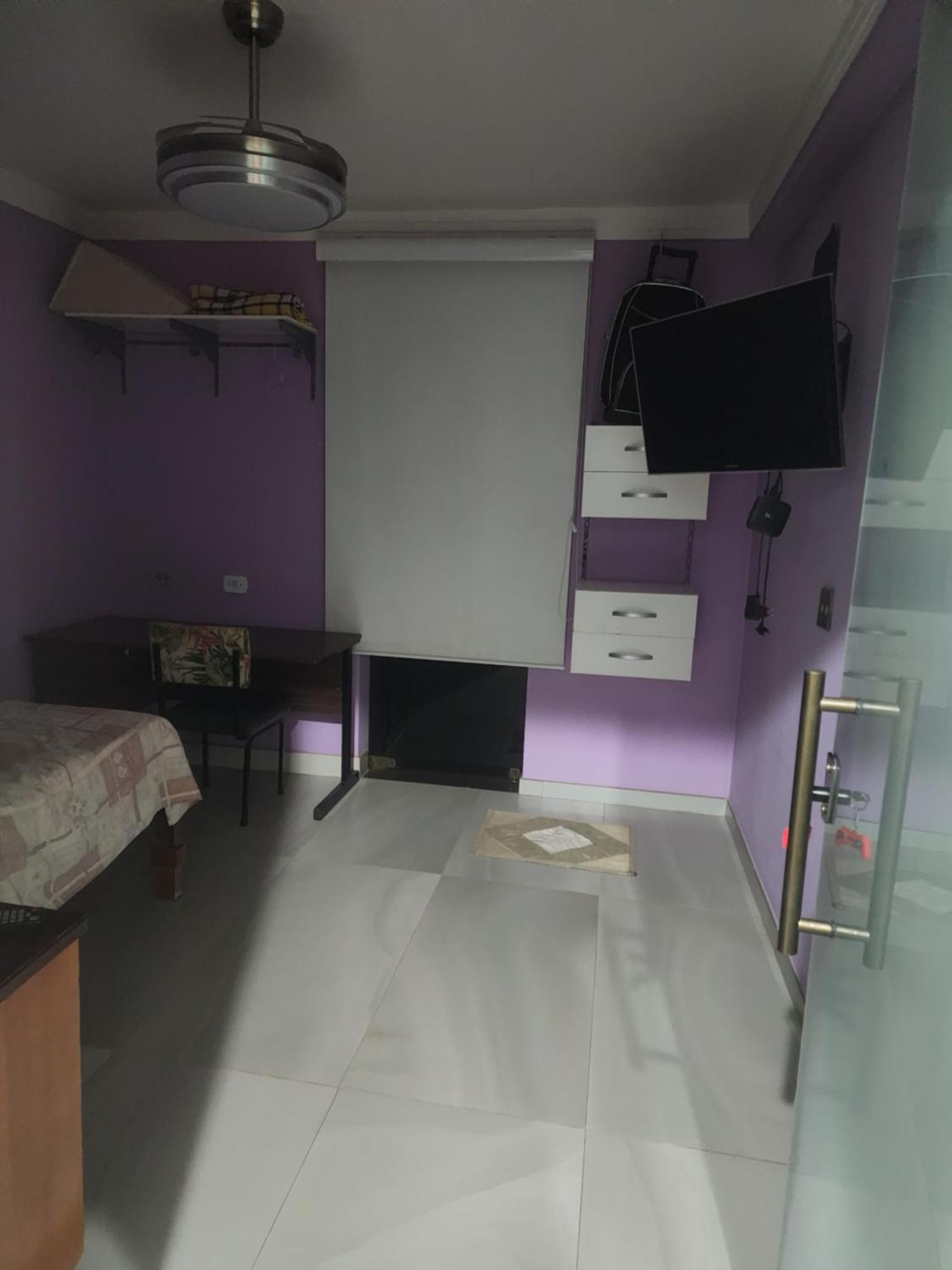 Quarto Individual Standard com Banheiro Compartilhado