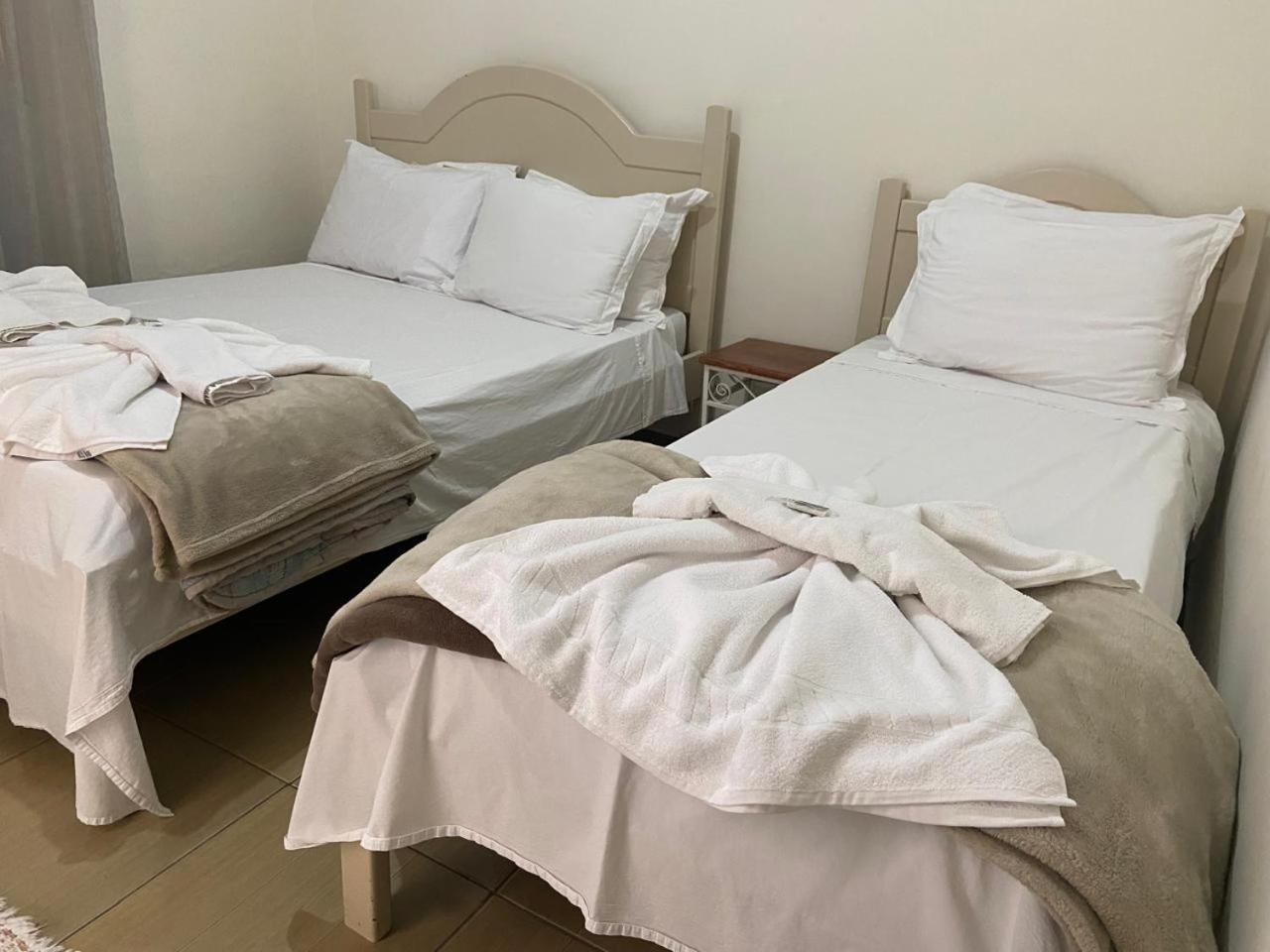 Quarto Triplo com Banheiro