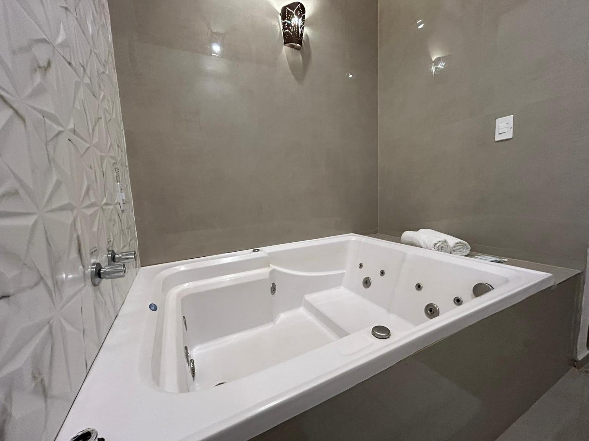 Double Room Spa Bath,1743405508:JPEG