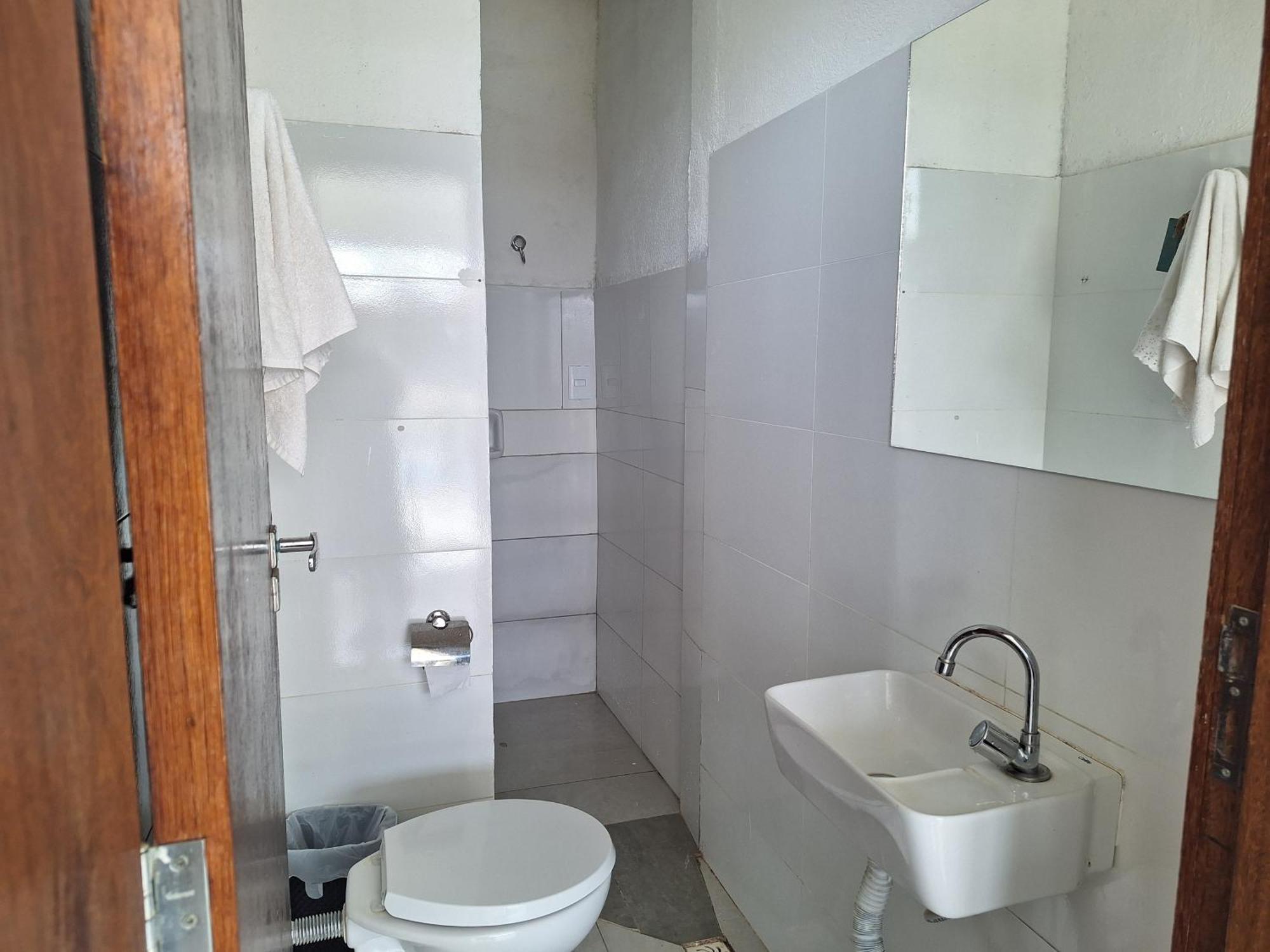 Quarto Individual Standard com Banheiro Compartilhado