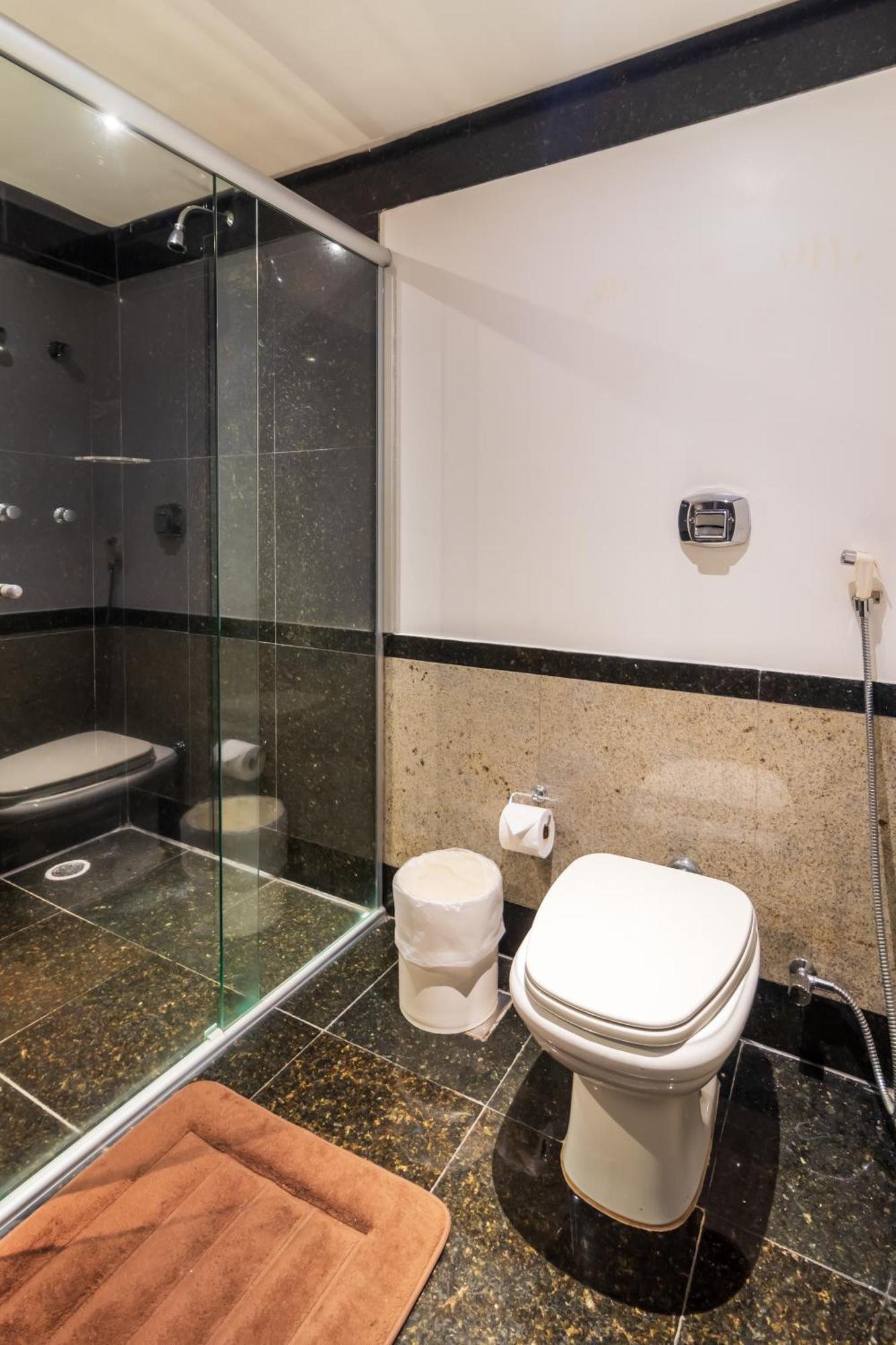 Deluxe Queen Suite