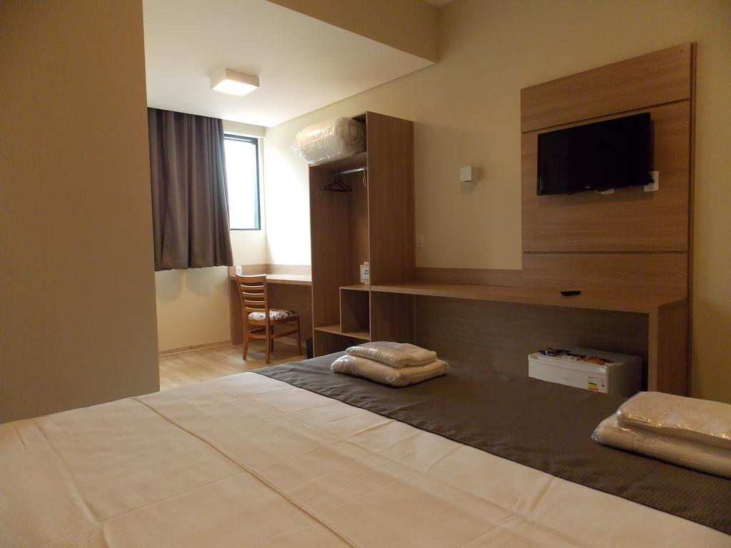 Deluxe Double Room Shower