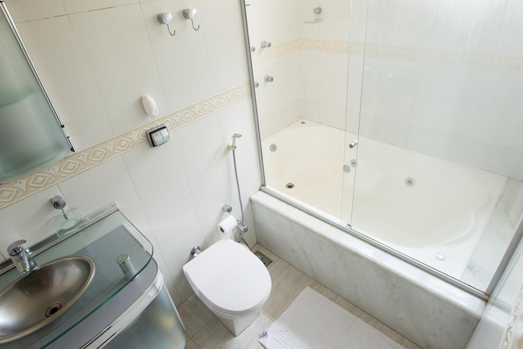 Quadruple Room Bath,233423545:JPEG