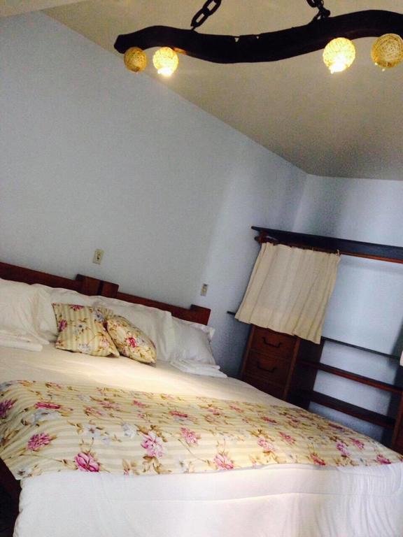 Quarto Duplo com Cama de Casal