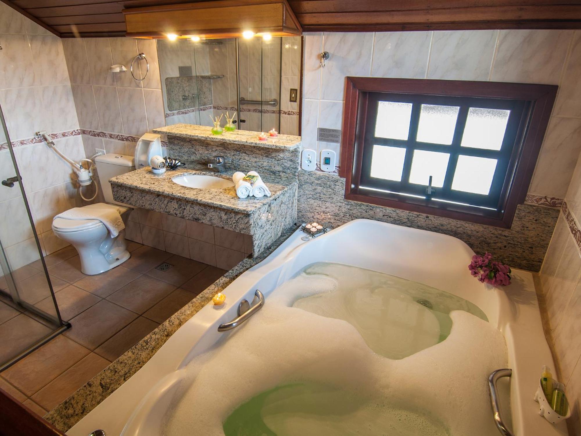 Luxury Apartment Spa Bath,699767419:JPEG