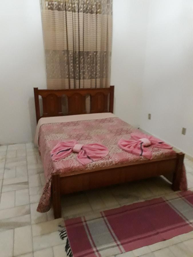Quarto com Cama de Casal ou 2 de Solteiro e Banheiro Compartilhado