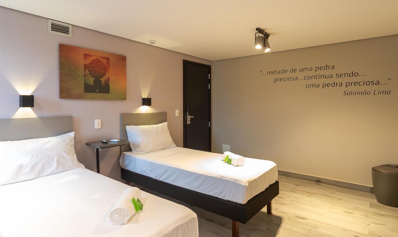 Quarto com 2 Camas de Solteiro