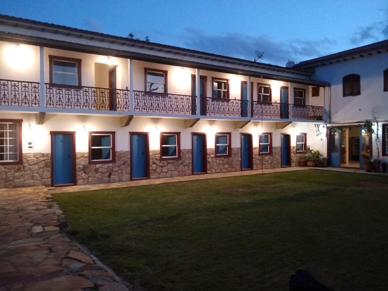 Quarto com Cama de Casal ou 2 de Solteiro e Vista da Montanha