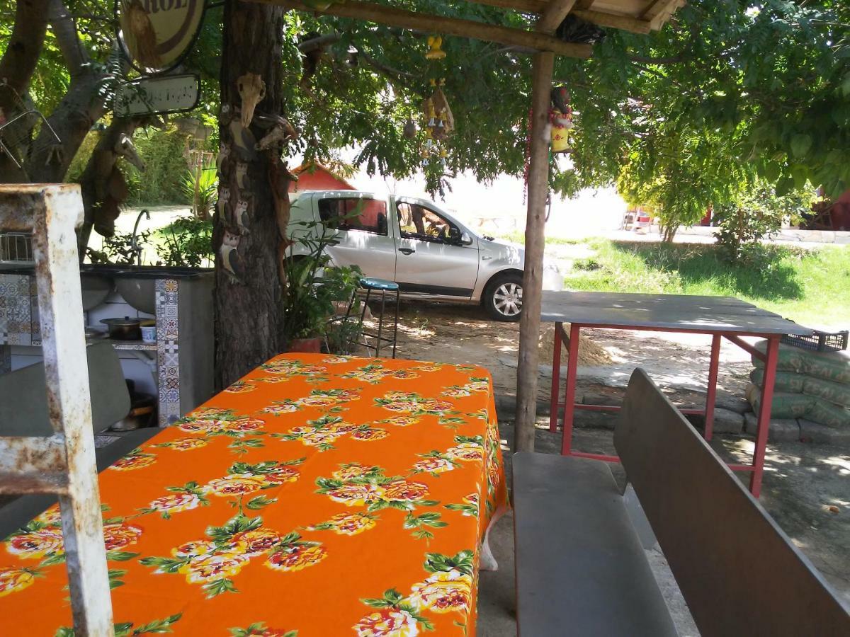 Quarto Triplo com Banheiro Privativo