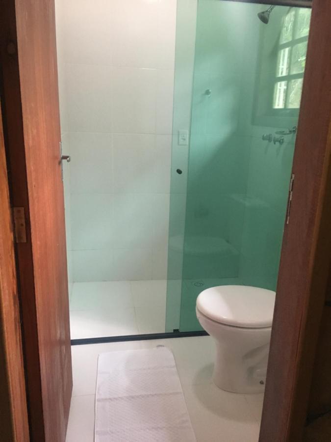 Quarto com Cama King-size e Banheira de Hidromassagem