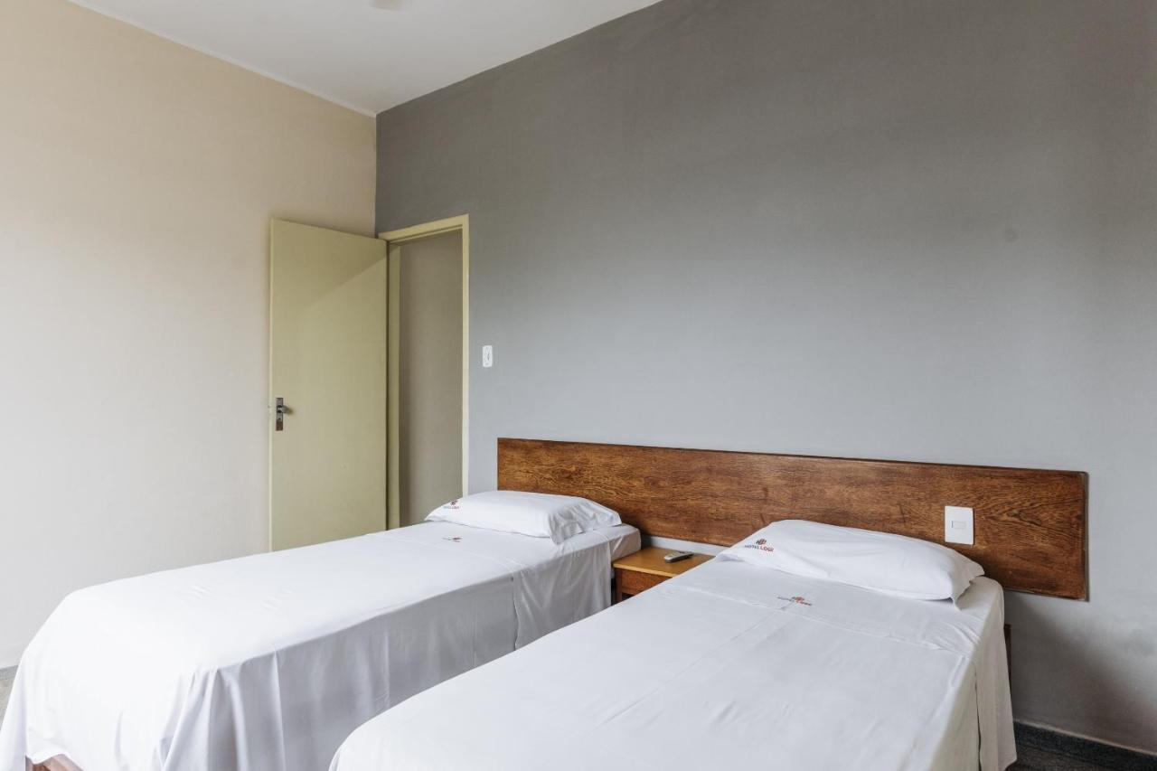 Quarto com 2 Camas de Solteiro