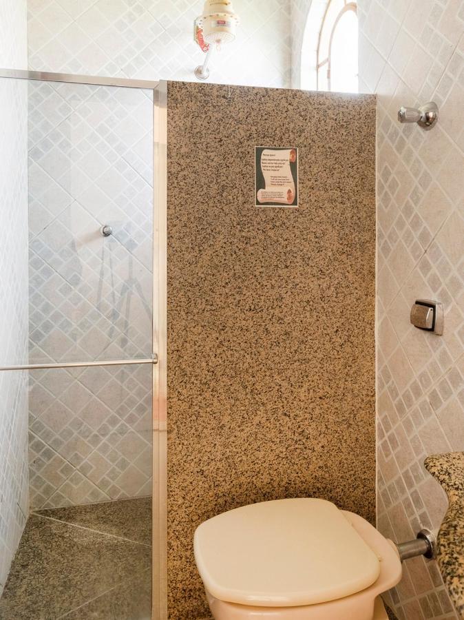 Quarto com 2 Camas de Solteiro