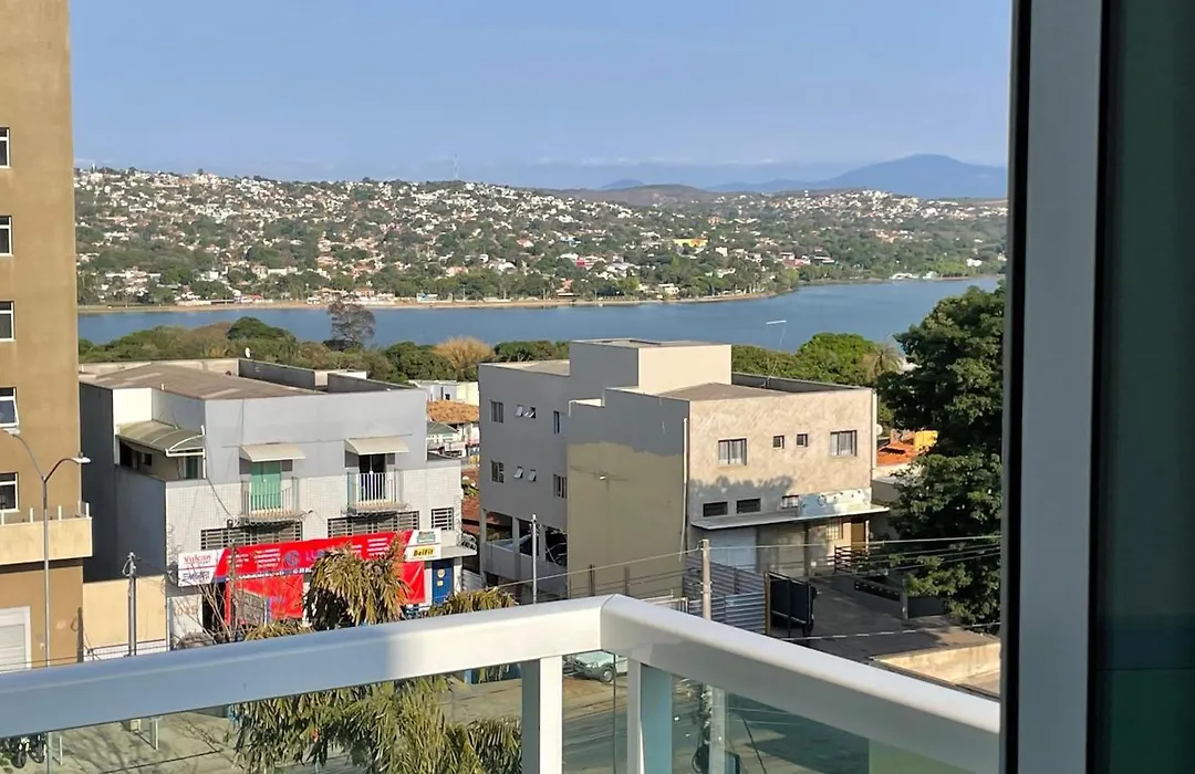 Apto 408, Aeroporto 14km, com wi-fi, self check-in e varandinha-1