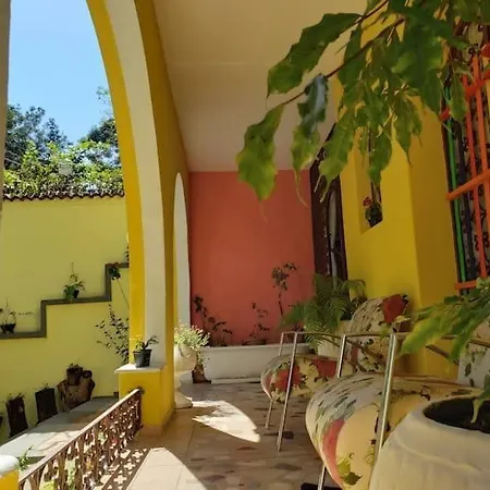 Hospedagem Domiciliar - Quarto Hostel Para 03 Pessoas Proximo A Area Hospitalar Em Bh-2