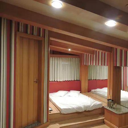 Motel Chalet (Adults Only)-3