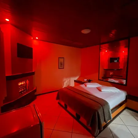 Free Way Motel-2