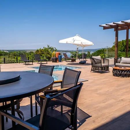 Pousada com piscina, jacuzzi e com vista em Capitólio - Casa Decore-2