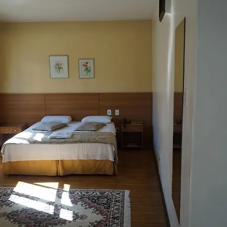 Rhud'S Hotel-3