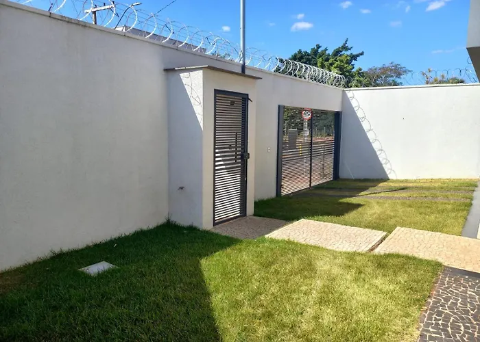 DiLUCCA Suíte 03 - Pousada Karaiba Próx UMC, Praia Clube e Shopping Uberlândia
